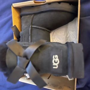 Uggs toddler size 7c